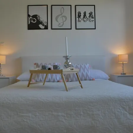 Seven Apartment *
